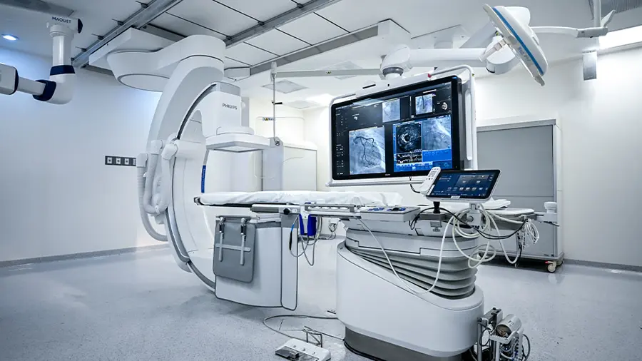 Equipo médico de alta tecnología del Hospital Angeles Valle Oriente